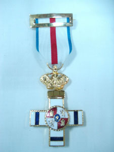 Cruz mérito militar con distintivo azul, amarillo o rojo
